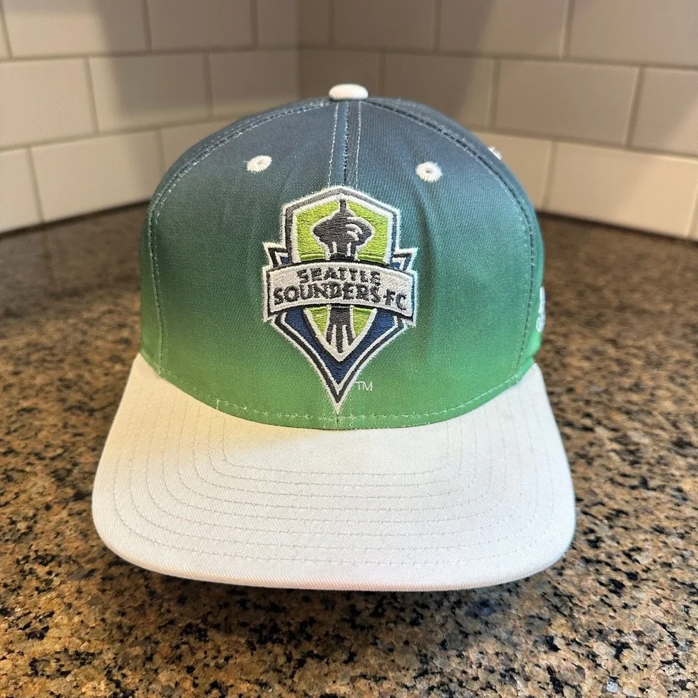 Seattle Sounders FC Hat‎ Adidas Snapback Men's OSFA Ombre Green White MLS